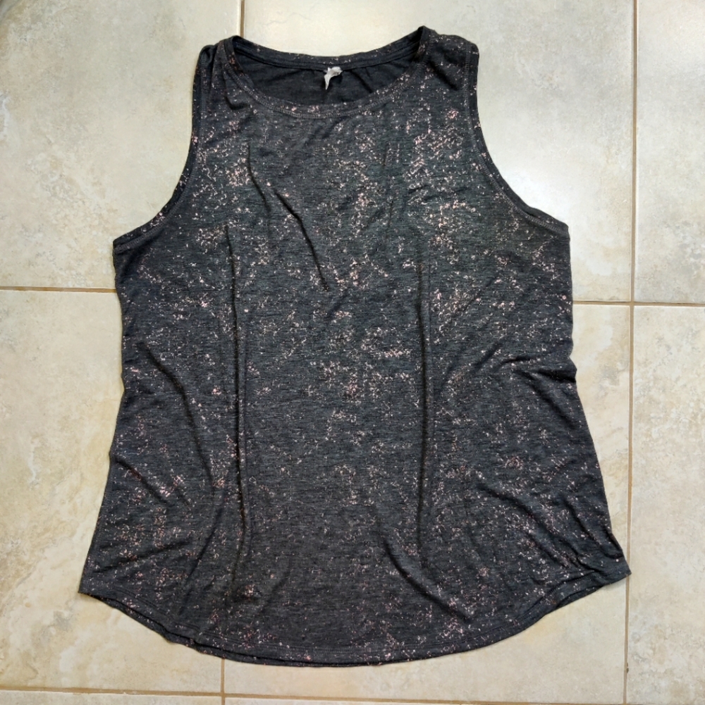 💎✨ Metallic Workout Tank - Picture 2 of 6
